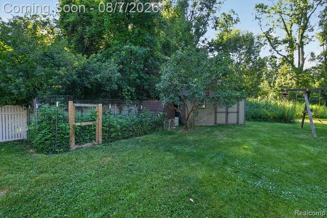 12232 Dentonview Drive, Fenton, MI 48430