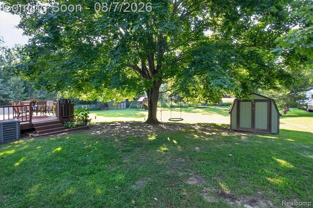 12232 Dentonview Drive, Fenton, MI 48430