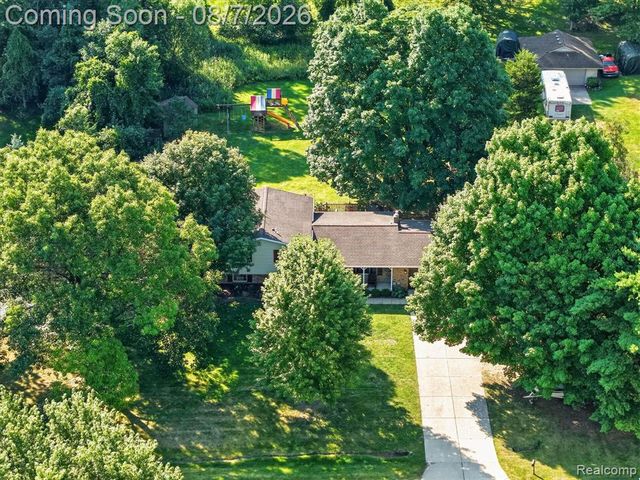 12232 Dentonview Drive, Fenton, MI 48430