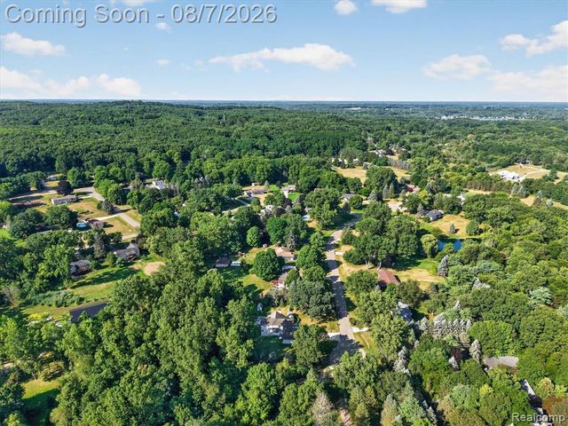 12232 Dentonview Drive, Fenton, MI 48430