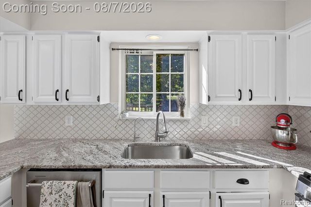 12232 Dentonview Drive, Fenton, MI 48430