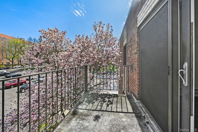 115 Dehaven Drive 302, Yonkers, NY 10703