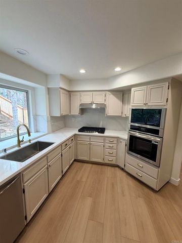 1847 Centennial Way, Escondido, CA 92026