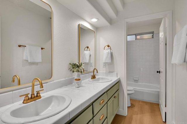 1847 Centennial Way, Escondido, CA 92026