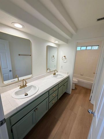 1847 Centennial Way, Escondido, CA 92026