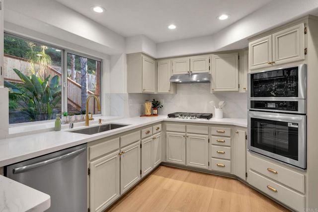 1847 Centennial Way, Escondido, CA 92026