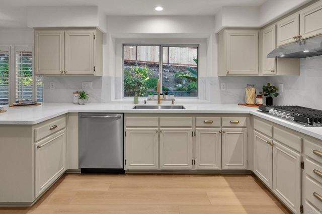 1847 Centennial Way, Escondido, CA 92026
