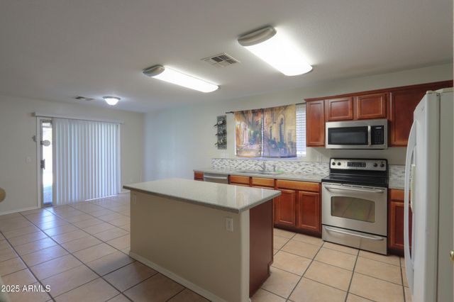 681 W Racine Loop, Casa Grande, AZ 85122