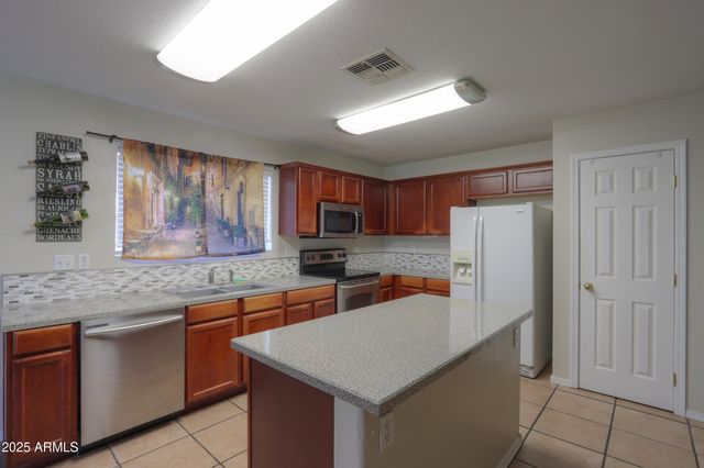 681 W Racine Loop, Casa Grande, AZ 85122