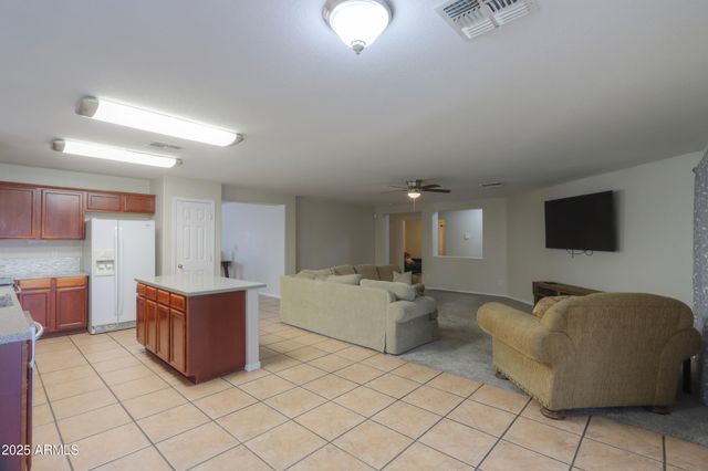 681 W Racine Loop, Casa Grande, AZ 85122