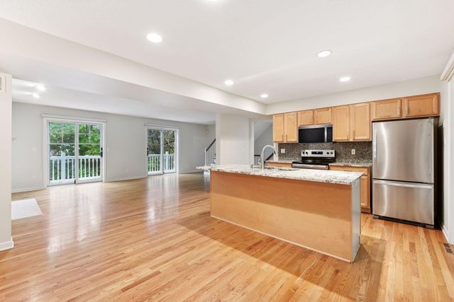 204 Central Avenue S, Wayzata, MN 55391