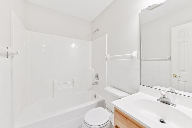 204 Central Avenue S, Wayzata, MN 55391