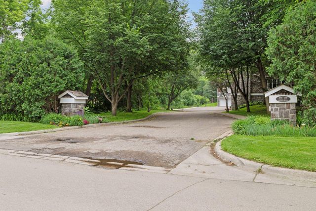 204 Central Avenue S, Wayzata, MN 55391