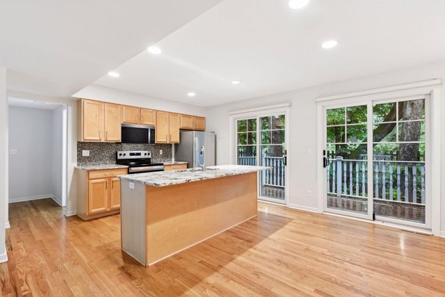 204 Central Avenue S, Wayzata, MN 55391