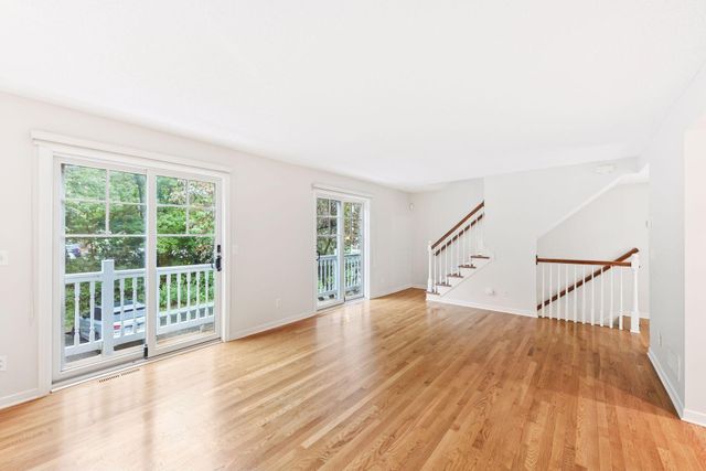 204 Central Avenue S, Wayzata, MN 55391