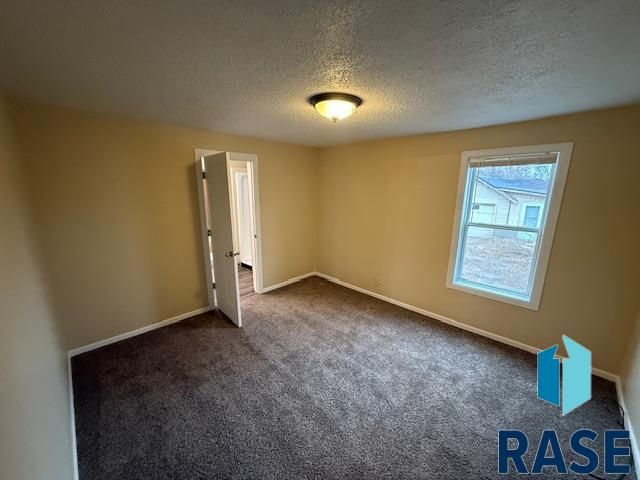 916 W 10th St Street, Sioux Falls, SD 57104