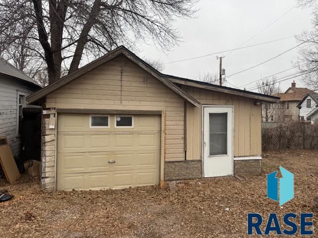 916 W 10th St Street, Sioux Falls, SD 57104