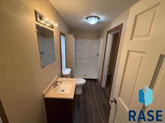 916 W 10th St Street, Sioux Falls, SD 57104