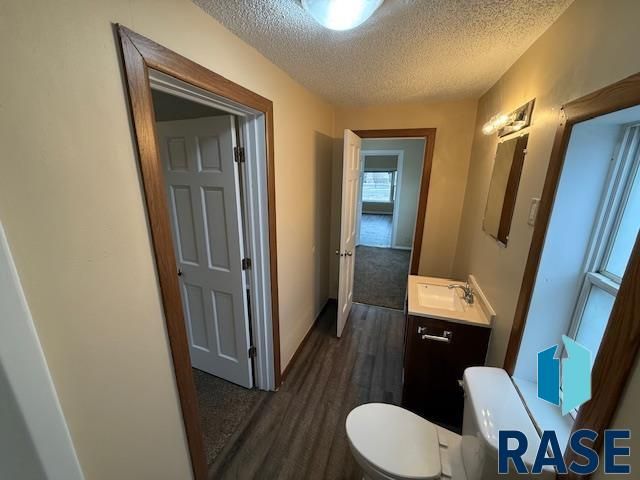 916 W 10th St Street, Sioux Falls, SD 57104