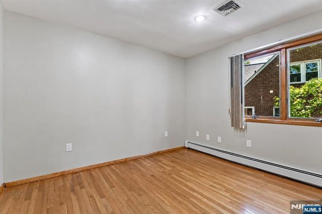 17 Hickory Drive, Oakland, NJ 07436