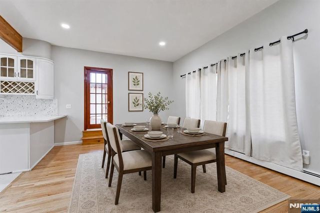 17 Hickory Drive, Oakland, NJ 07436