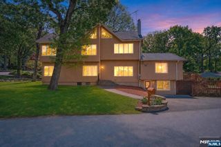 17 Hickory Drive, Oakland, NJ 07436