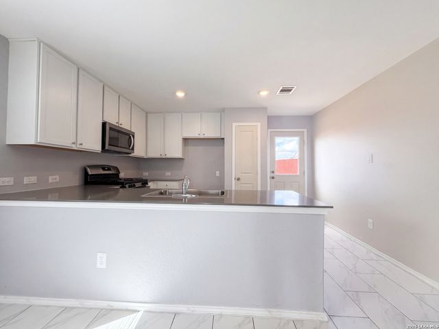 241 Payton Pl, Marion, TX 78124