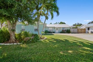 9032 SE Sandridge Avenue, Hobe Sound, FL 33455