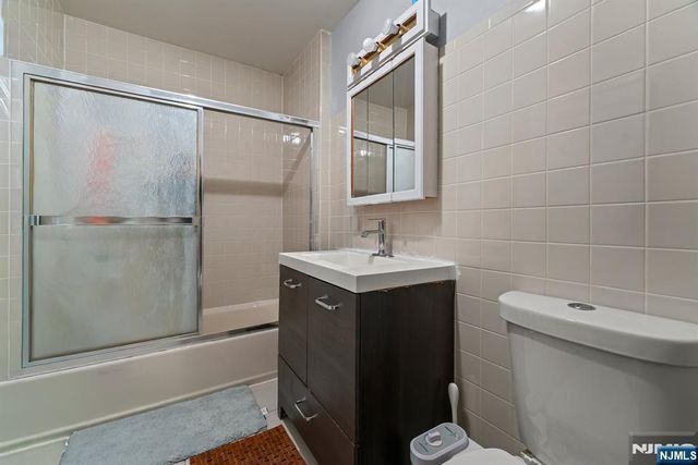 108 Jefferson Place, Totowa, NJ 07512