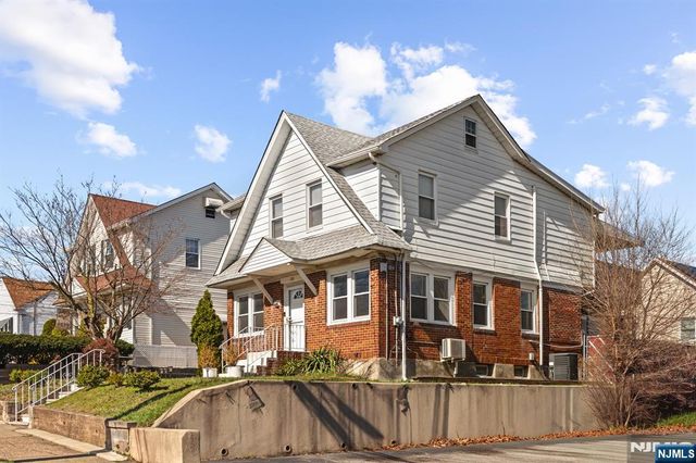 108 Jefferson Place, Totowa, NJ 07512