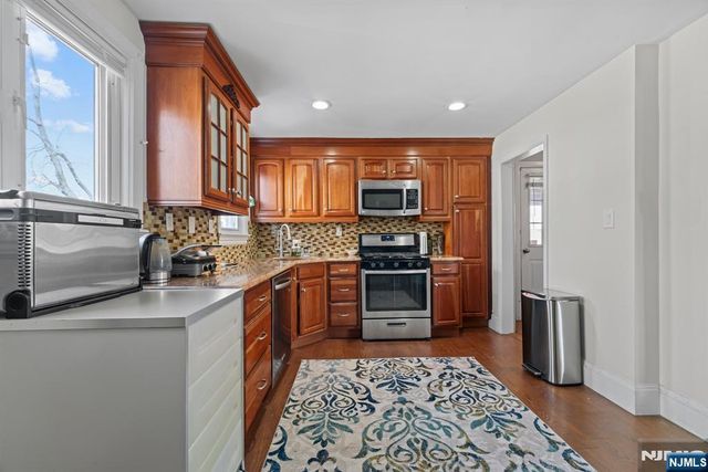 108 Jefferson Place, Totowa, NJ 07512