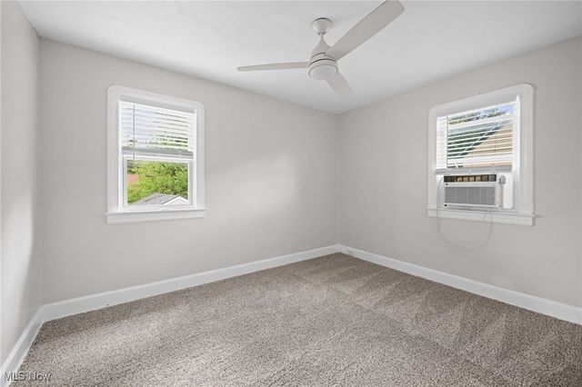 1047 Hillstone Road, Cleveland Heights, OH 44121