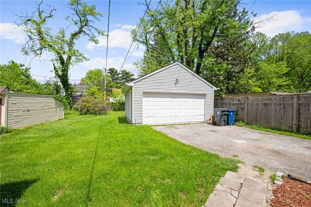 1047 Hillstone Road, Cleveland Heights, OH 44121
