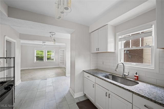 1047 Hillstone Road, Cleveland Heights, OH 44121