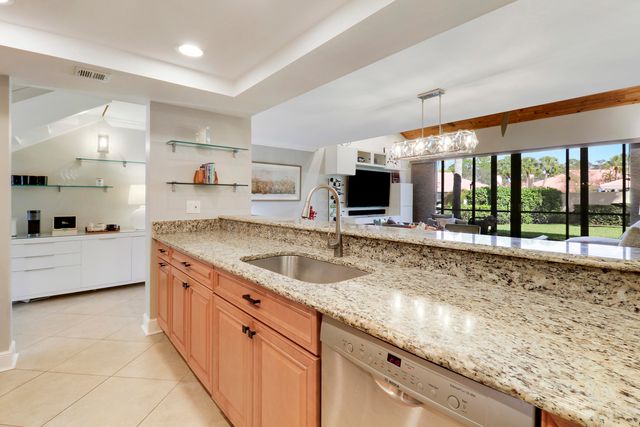 204 Old Meadow Way, Palm Beach Gardens, FL 33418