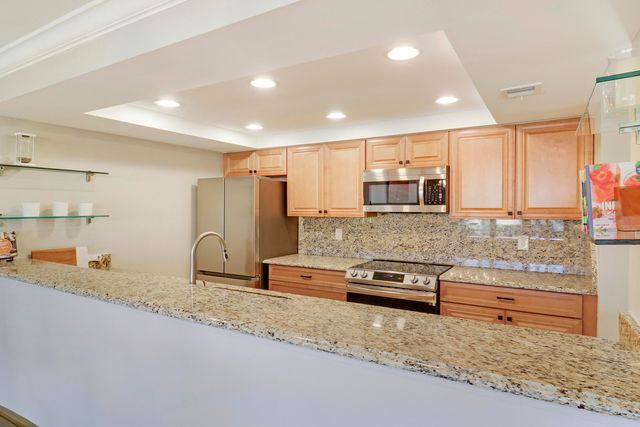 204 Old Meadow Way, Palm Beach Gardens, FL 33418