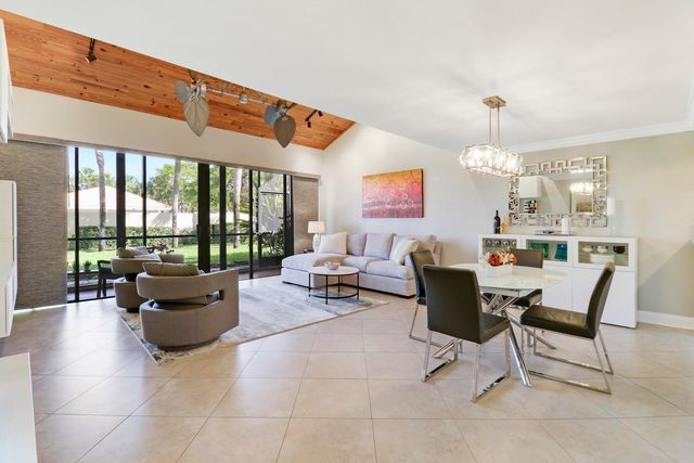 204 Old Meadow Way, Palm Beach Gardens, FL 33418