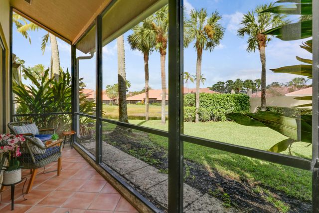 204 Old Meadow Way, Palm Beach Gardens, FL 33418