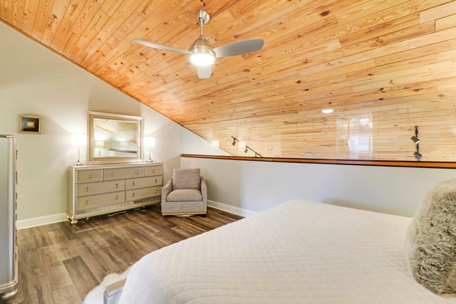 204 Old Meadow Way, Palm Beach Gardens, FL 33418