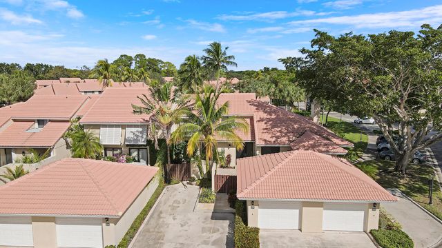 204 Old Meadow Way, Palm Beach Gardens, FL 33418