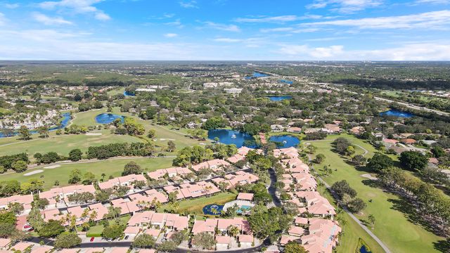 204 Old Meadow Way, Palm Beach Gardens, FL 33418