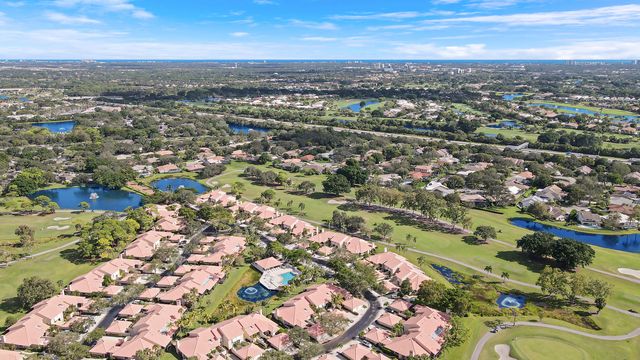 204 Old Meadow Way, Palm Beach Gardens, FL 33418