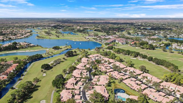 204 Old Meadow Way, Palm Beach Gardens, FL 33418