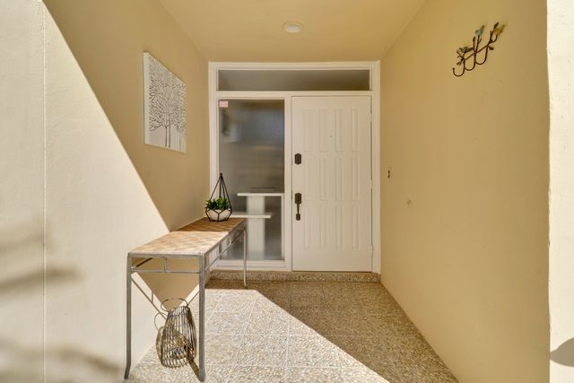 204 Old Meadow Way, Palm Beach Gardens, FL 33418