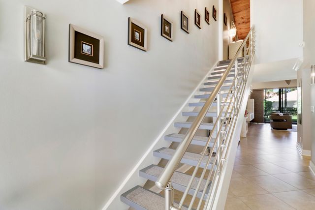 204 Old Meadow Way, Palm Beach Gardens, FL 33418