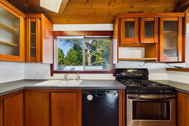 145 Cove View Drive, Shelter Cove, CA 95589