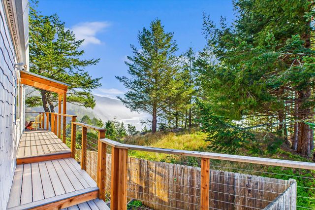 145 Cove View Drive, Shelter Cove, CA 95589