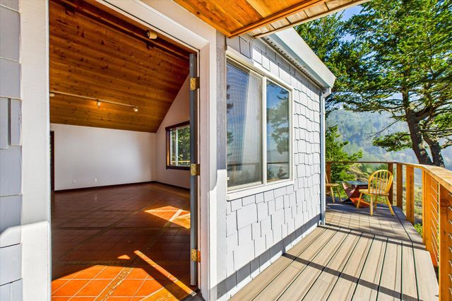 145 Cove View Drive, Shelter Cove, CA 95589