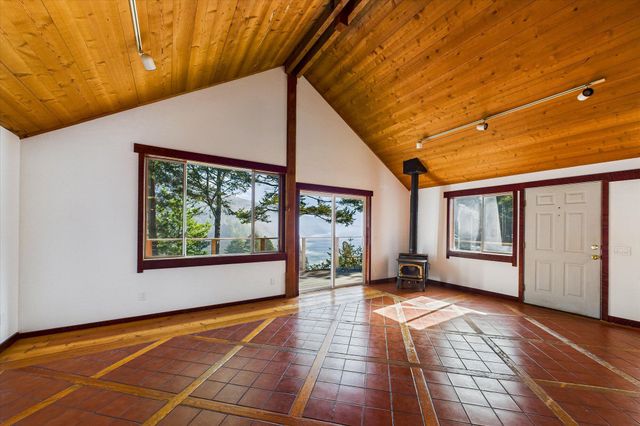 145 Cove View Drive, Shelter Cove, CA 95589