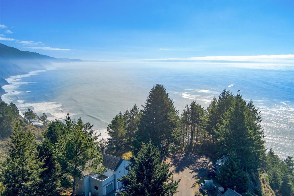 145 Cove View Drive, Shelter Cove, CA 95589